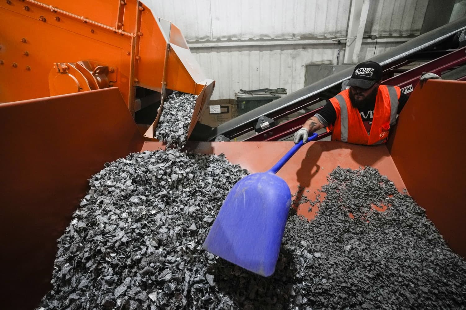 Sonoran Waste Disposal – Reliable & Eco-Friendly Waste Solutions A professional waste disposal truck in the Sonoran Desert, ensuring clean and eco-friendly waste management services.